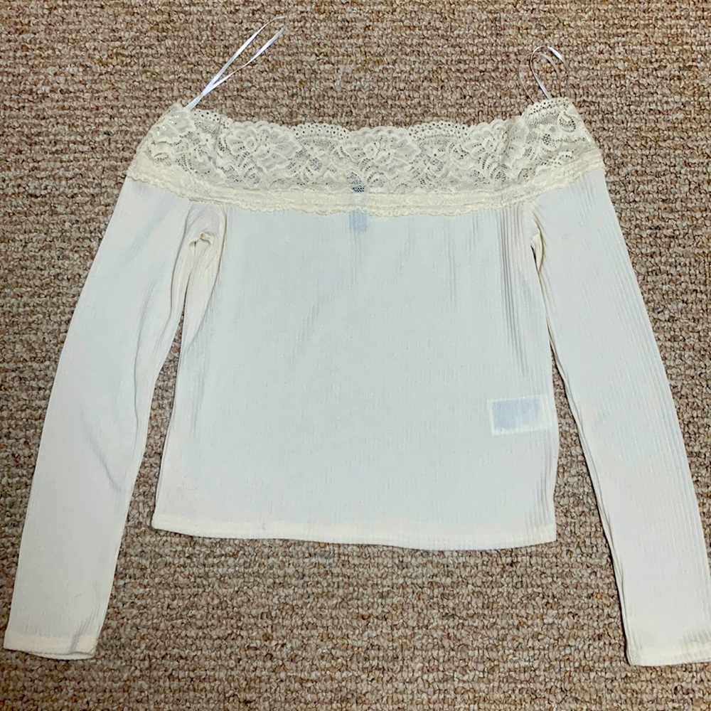 2/$15 H&M White Lace Off the Shoulder Top in Great Condition